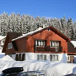 Schaefer S Vyhrivanym Bazenem Se Slanou Vodou A Saunou Chalet *