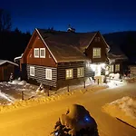 Chalet Schaefer S Vyhrivanym Bazenem Se Slanou Vodou A Saunou Harrachov