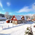 Chalet Schaefer S Vyhrivanym Bazenem Se Slanou Vodou A Saunou Harrachov