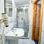Schaefer S Vyhrivanym Bazenem Se Slanou Vodou A Saunou בקתה הַרָכוֹב