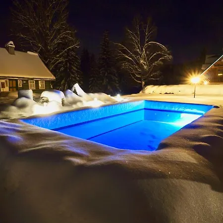 Schaefer S Vyhrivanym Bazenem Se Slanou Vodou A Saunou Dağ evi