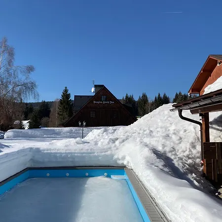 Dağ evi Schaefer S Vyhrivanym Bazenem Se Slanou Vodou A Saunou
