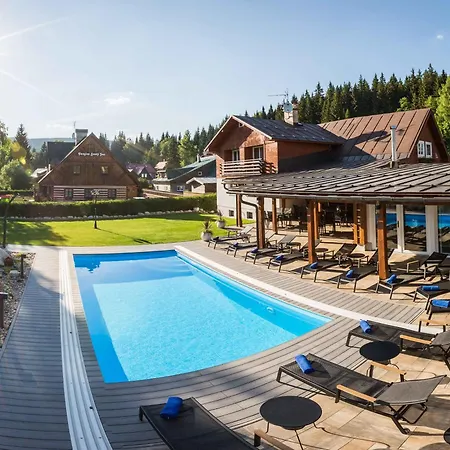 Schaefer S Vyhrivanym Bazenem Se Slanou Vodou A Saunou * Harrachov