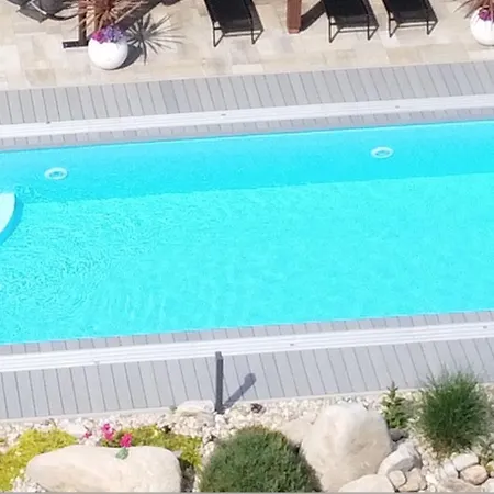 Schaefer S Vyhrivanym Bazenem Se Slanou Vodou A Saunou *