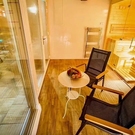 Schaefer S Vyhrivanym Bazenem Se Slanou Vodou A Saunou *