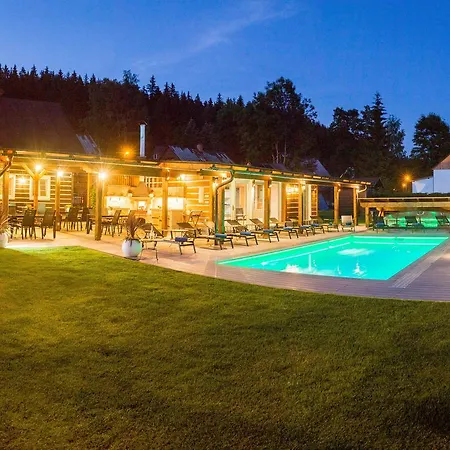 Schaefer S Vyhrivanym Bazenem Se Slanou Vodou A Saunou *