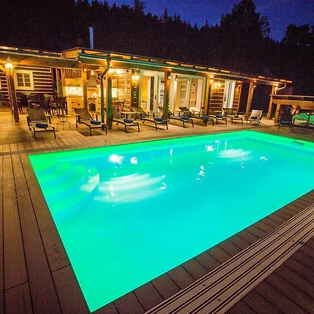 Schaefer S Vyhrivanym Bazenem Se Slanou Vodou A Saunou Dağ evi *