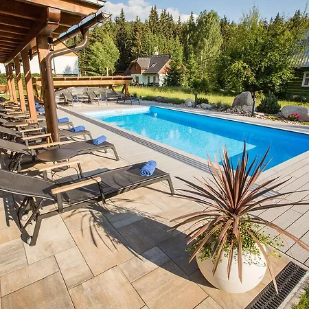 Schaefer S Vyhrivanym Bazenem Se Slanou Vodou A Saunou *