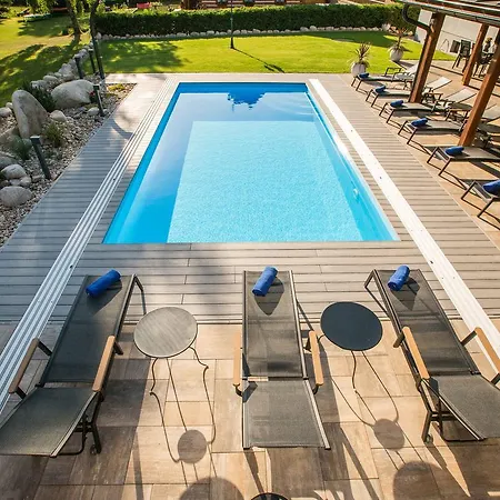 Schaefer S Vyhrivanym Bazenem Se Slanou Vodou A Saunou Dağ evi Harrachov