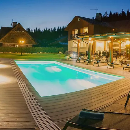 Schaefer S Vyhrivanym Bazenem Se Slanou Vodou A Saunou Harrachov