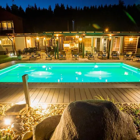 Schaefer S Vyhrivanym Bazenem Se Slanou Vodou A Saunou Dağ evi *