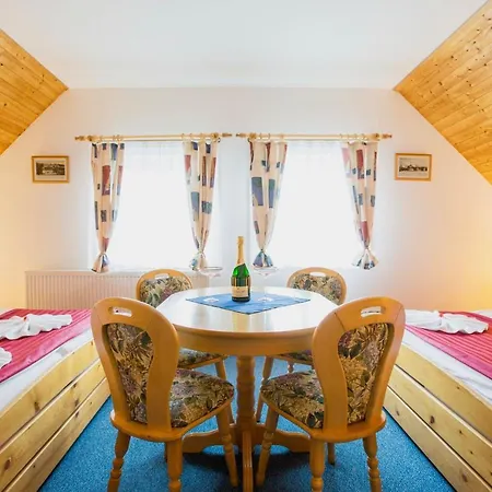 Schaefer S Vyhrivanym Bazenem Se Slanou Vodou A Saunou *