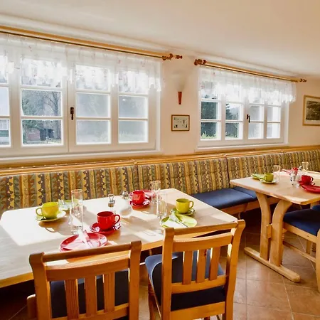 Schaefer S Vyhrivanym Bazenem Se Slanou Vodou A Saunou Dağ evi