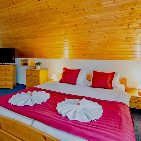 Schaefer S Vyhrivanym Bazenem Se Slanou Vodou A Saunou