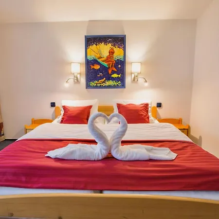 Dağ evi Schaefer S Vyhrivanym Bazenem Se Slanou Vodou A Saunou *