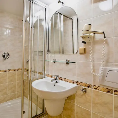 Dağ evi Schaefer S Vyhrivanym Bazenem Se Slanou Vodou A Saunou