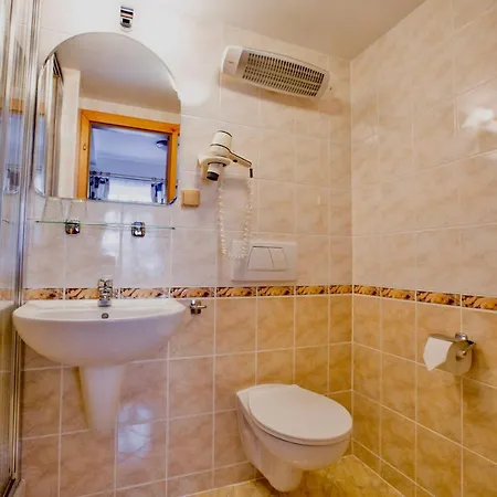 Schaefer S Vyhrivanym Bazenem Se Slanou Vodou A Saunou *